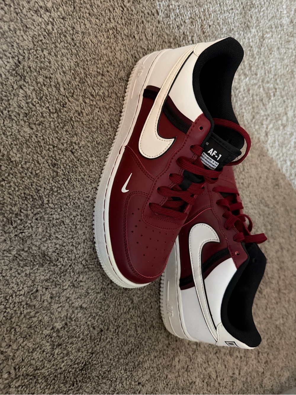 Nike Low-Top Sneakers in Burgundy, White and Black